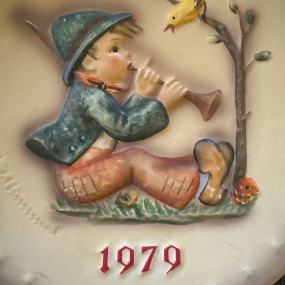 1979 Vintage M.J. Hummel Annual Collectors Plate “Singing Lesson” - Picture 3 of 4